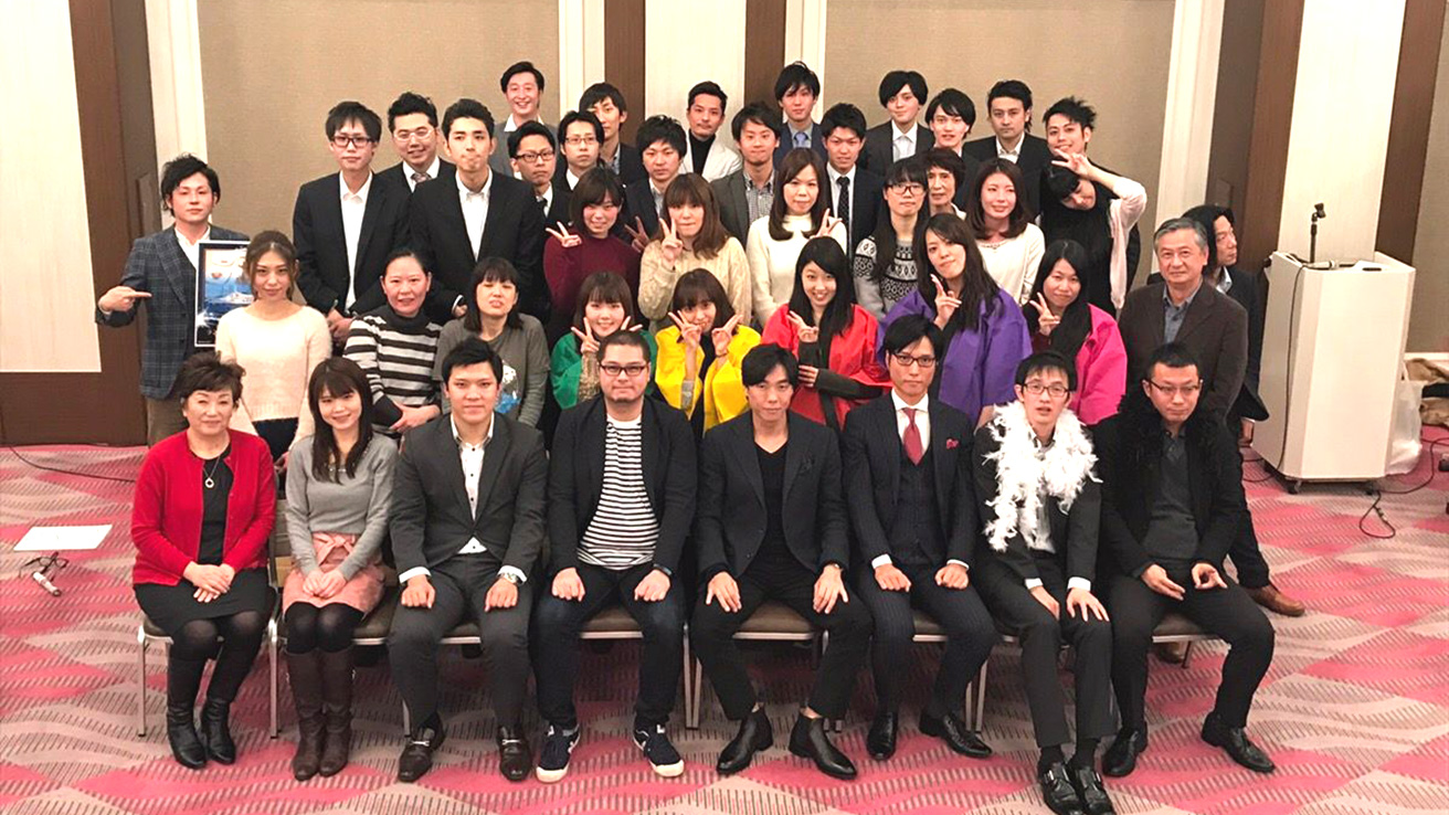 店舗スタッフも参加した賑やかな忘年会